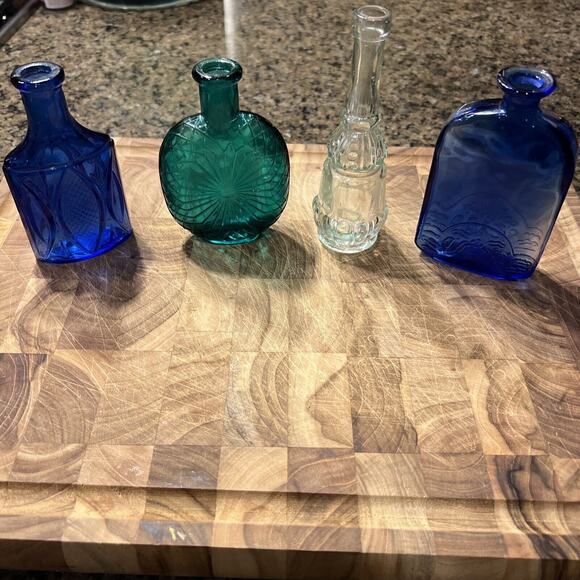 Lot of 4 vintage mini glass decanter bottles| cobalt blue| emerald | clear - Picture 1 of 10